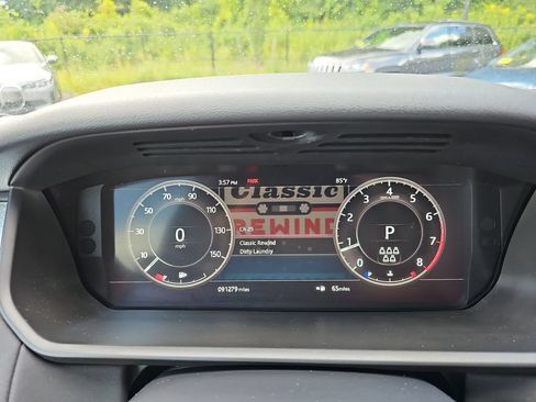 Used 2020 Land Rover Discovery Landmark AWD/4WD image 14