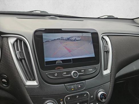 Used 2022 Chevrolet Malibu LT image 19