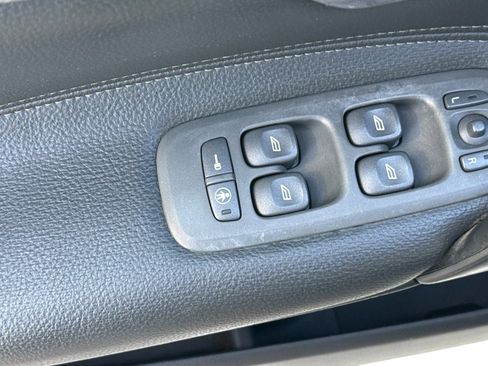 Used 2002 Volvo V70 T5 FWD image 11