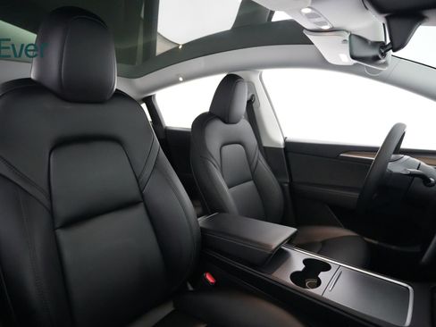 Used 2023 Tesla Model Y Standard Range image 23