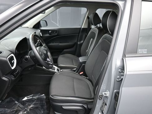 Certified 2022 Hyundai Venue Limited FWD image 18