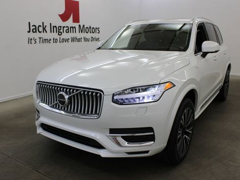 Used 2022 Volvo XC90 T8 Inscription Expression w/ Advanced Package image 2
