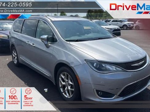 Used 2018 Chrysler Pacifica Limited FWD image 1