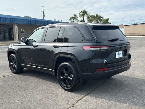 Used 2023 Jeep Grand Cherokee Limited w/ Black Appearance Package RWD image 4
