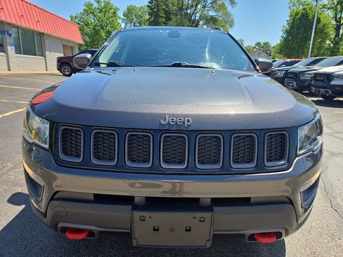 Used 2018 Jeep Compass Trailhawk w/ Leather Interior Group AWD/4WD image 3