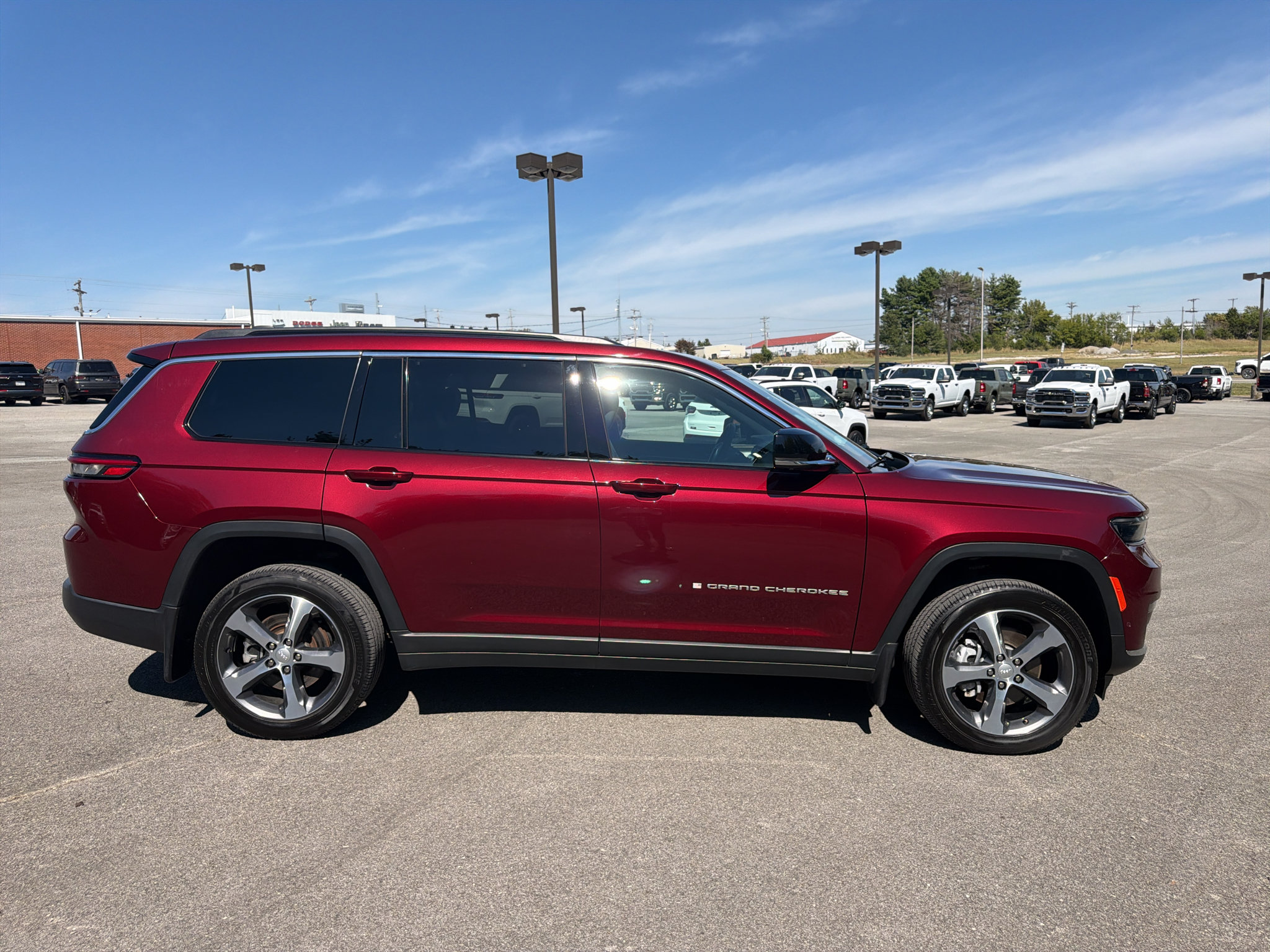 Used 2025 Jeep Grand Cherokee L Limited w/ Luxury Tech Group II AWD/4WD image 4