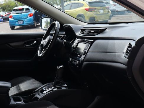 Used 2019 Nissan Rogue SV FWD image 32