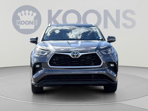 Used 2022 Toyota Highlander XLE AWD/4WD image 11