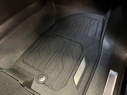 Used 2023 GMC Yukon XL SLT image 35