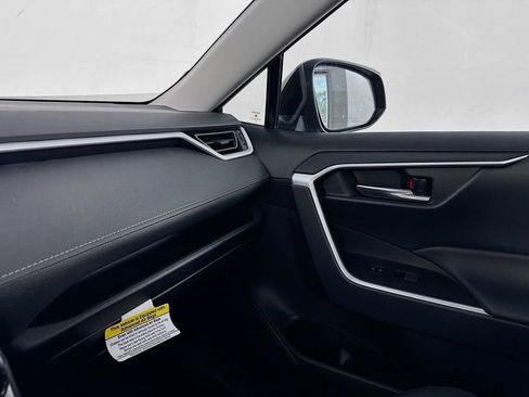 Used 2025 Toyota RAV4 XLE AWD/4WD image 32