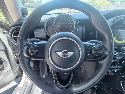 Used 2018 MINI Cooper 2-Door Hardtop w/ Premium Package FWD image 11
