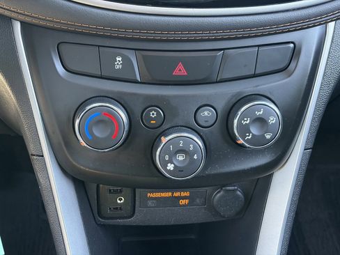 Certified 2022 Chevrolet Trax LS AWD/4WD image 30