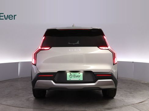 Used 2024 Kia EV9 Light Long Range RWD image 15