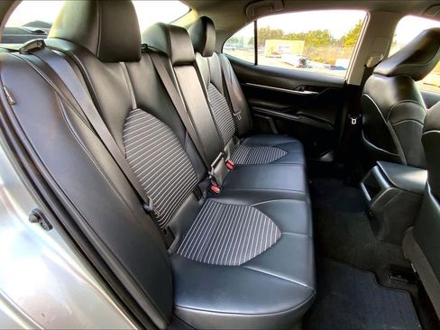 Used 2024 Toyota Camry SE image 18