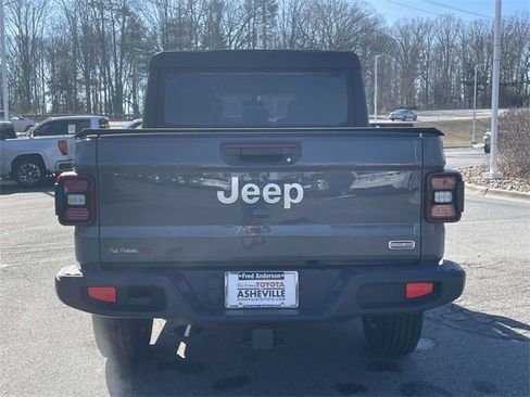 Used 2020 Jeep Gladiator Overland image 4
