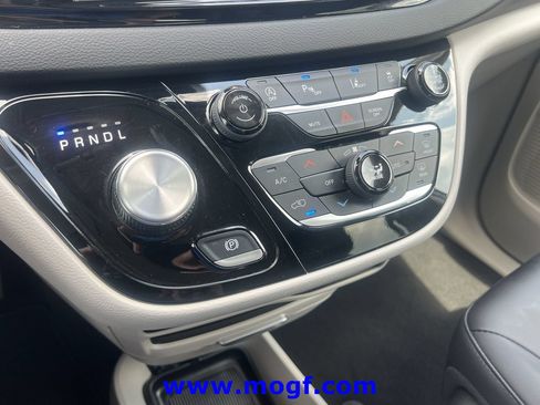 Used 2024 Chrysler Pacifica Touring-L FWD image 10