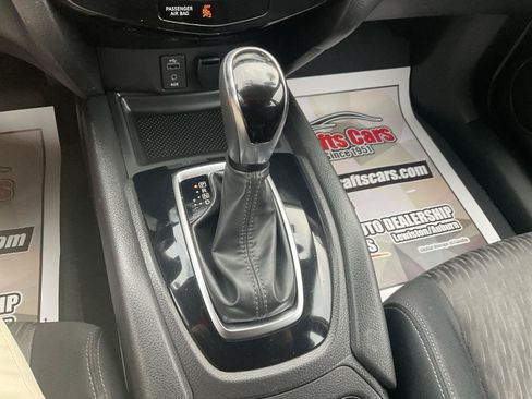 Used 2017 Nissan Rogue S AWD/4WD image 17