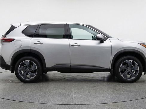 Used 2025 Nissan Rogue SV image 11