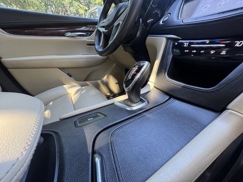 Used 2017 Cadillac XT5 Luxury w/ Driver Awareness Package FWD image 23