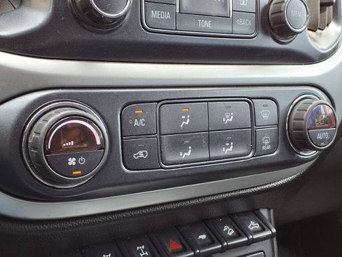 Used 2018 Chevrolet Colorado ZR2 w/ ZR2 Midnight Special Edition AWD/4WD image 7