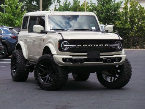 Used 2025 Ford Bronco Badlands AWD/4WD image 2