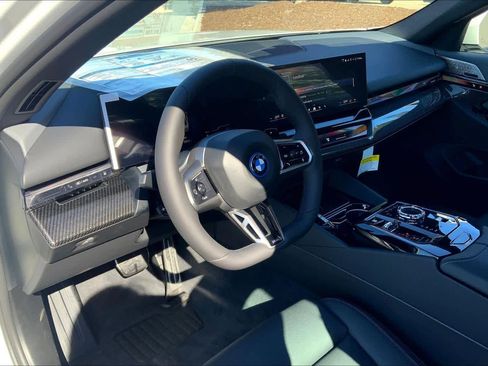 Used 2026 BMW 550e xDrive 550e xDrive w/ Executive Package image 9