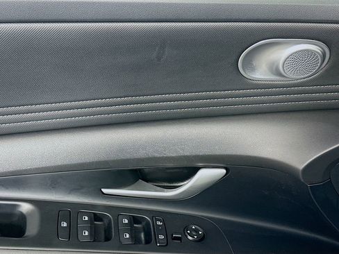 Used 2024 Hyundai Elantra Limited image 18