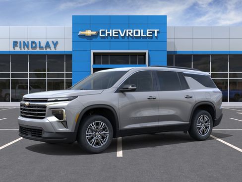 Used 2027 Chevrolet Traverse LT w/ Driver Confidence Package FWD image 2