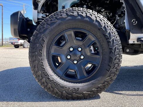 Used 2023 Jeep Gladiator Mojave image 35