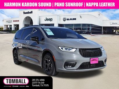 Used 2024 Chrysler Pacifica Premium