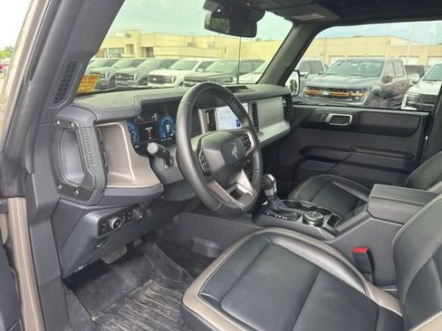 Used 2025 Ford Bronco Outer Banks AWD/4WD image 9