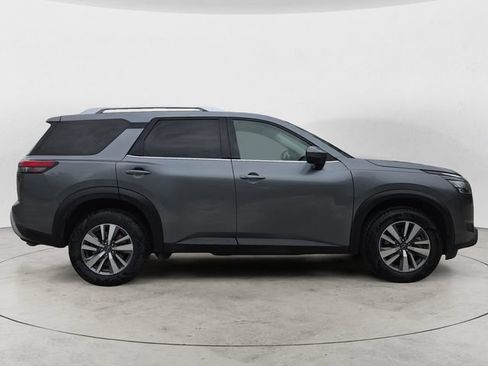 Used 2025 Nissan Pathfinder SL AWD/4WD image 4