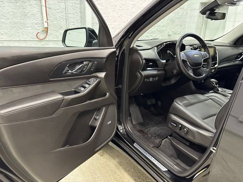 Used 2021 Chevrolet Traverse High Country AWD/4WD image 13