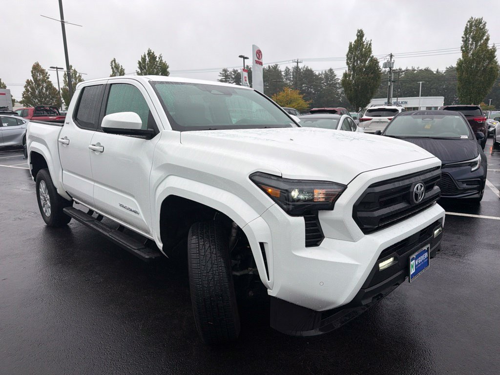 Certified 2025 Toyota Tacoma SR5 AWD/4WD image 3