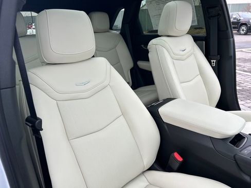 New 2026 Cadillac XT5 Sportv w/ LPO, Floor Liner Package image 37