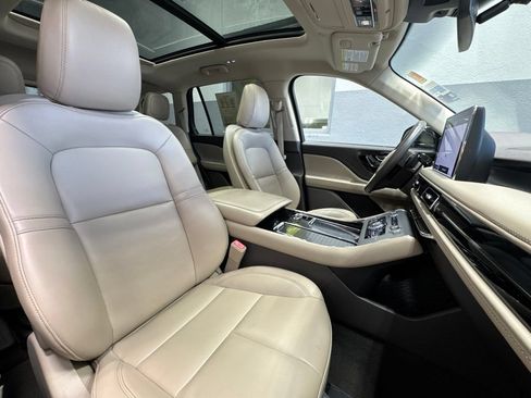 Used 2022 Lincoln Aviator AWD w/ Premium Package image 38