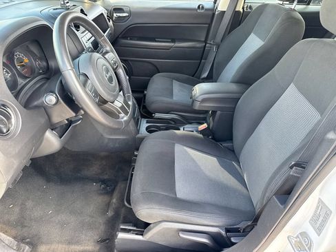 Used 2017 Jeep Patriot Latitude AWD/4WD image 28