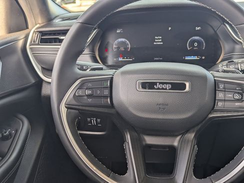 Used 2023 Jeep Grand Cherokee L Altitude image 24