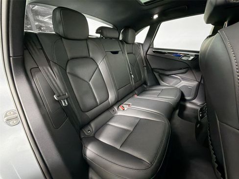 Certified 2026 Porsche Macan AWD/4WD image 27