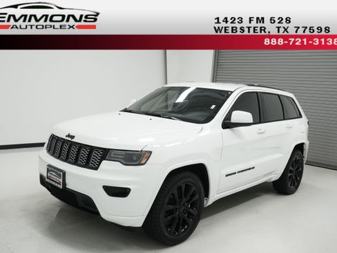 Used 2022 Jeep Grand Cherokee Laredo X RWD image 1