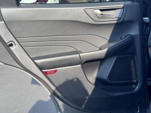 Used 2022 Ford Escape SE w/ SE Sport Appearance Package FWD image 27