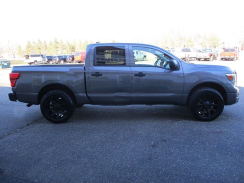 Used 2023 Nissan Titan S AWD/4WD image 11