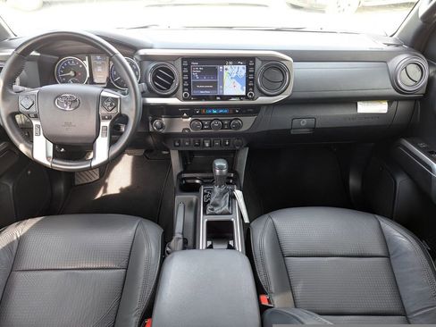 Used 2021 Toyota Tacoma Limited image 10