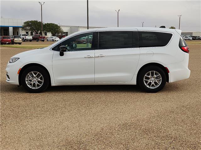 New 2026 Chrysler Pacifica Select FWD image 2
