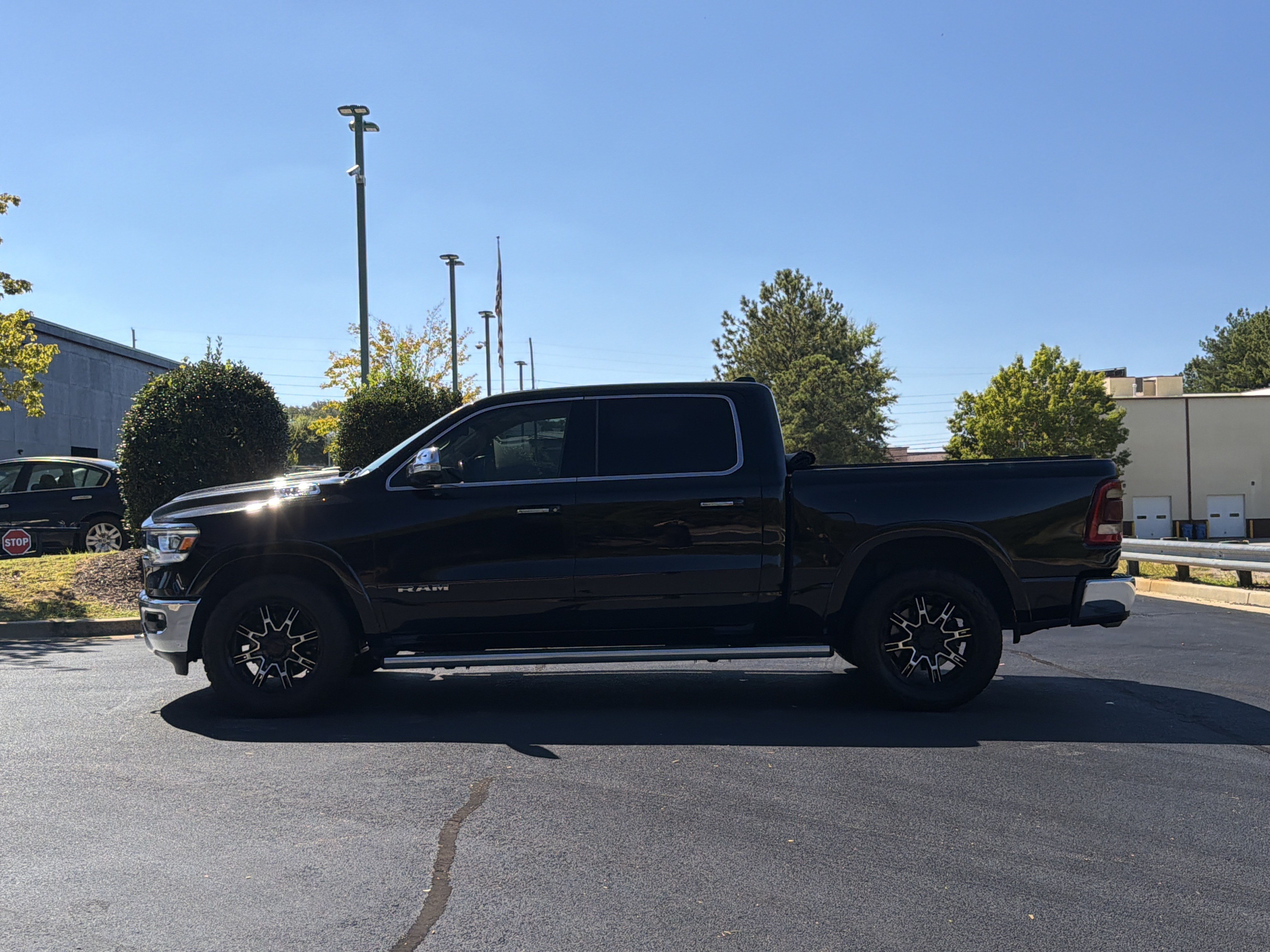 Used 2019 RAM 1500 Laramie AWD/4WD image 9