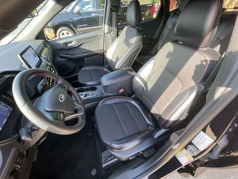 Used 2025 Ford Escape ST-Line FWD image 18