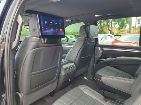 Certified 2026 Cadillac Escalade ESV V w/ LPO, ONYX Package AWD/4WD image 15