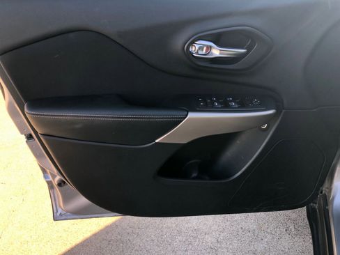 Used 2017 Jeep Cherokee Latitude w/ Safety/Convenience Group image 10