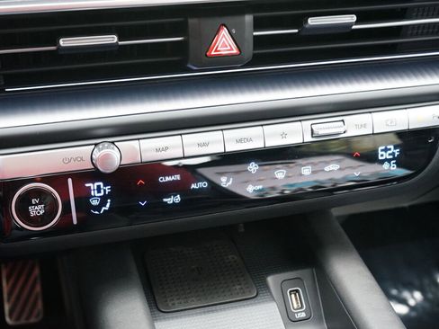 Certified 2025 Hyundai Ioniq 6 Limited image 30