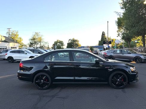 Used 2017 Volkswagen Jetta GLI FWD image 5